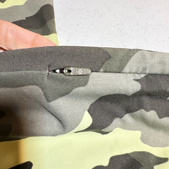 Lululemon swift speed he tight camo print yoga leggings women’s size 6 - Picture 4 of 10